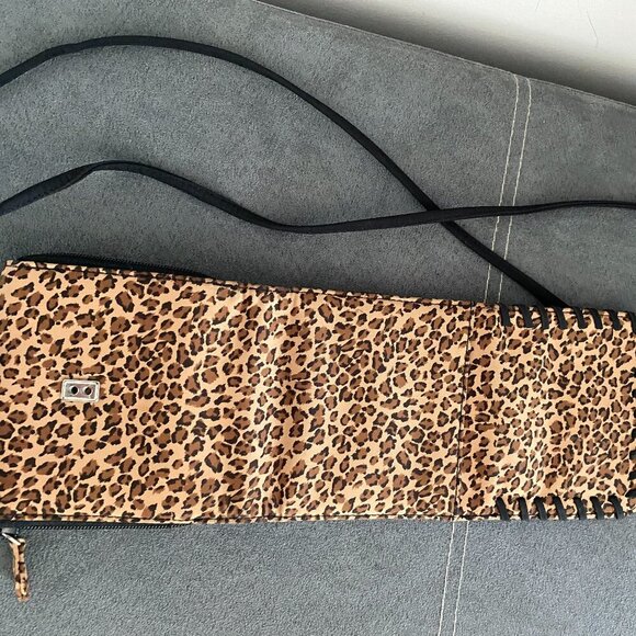 Little Leopard Print Purse Wallet with Removable Shoulder Strap - Picture 4 of 4